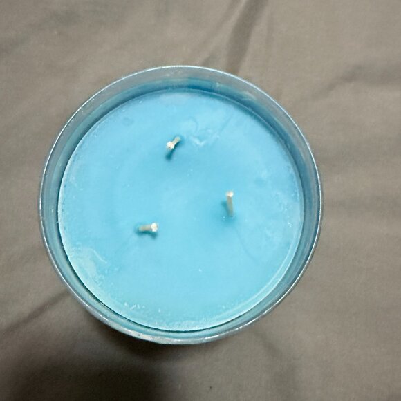 Bath & Body Works Frozen Lake Candle - Picture 2 of 2